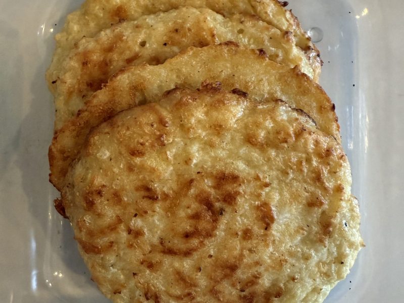 Cliquez pour zoomer ! Galettes de chou-fleur et sauce yaourt Thermomix par charlene54