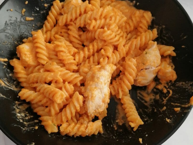 Cliquez pour zoomer ! Pennes au poulet, tomates et champignons Thermomix par laeti1009