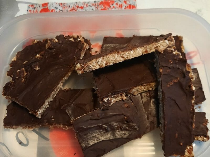 Cliquez pour zoomer ! Barres de céréales à l’avoine, noisettes, banane et chocolat Thermomix par nougateene