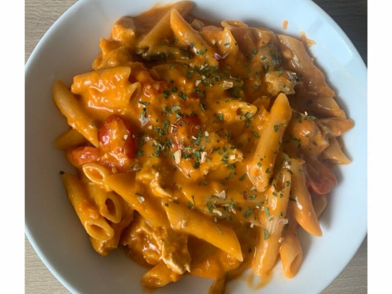 Cliquez pour zoomer ! Pennes au poulet, tomates et champignons Thermomix par farizaleyna