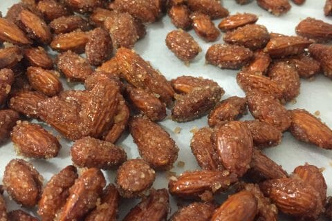 Cliquez pour zoomer ! Amandes grillées à la cannelle et au miel Thermomix par hayetbh