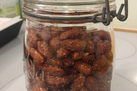 Cliquez pour zoomer ! Amandes grillées à la cannelle et au miel Thermomix par hayetbh