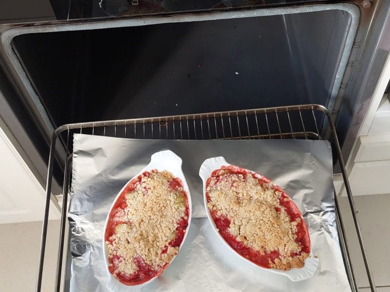 Cliquez pour zoomer ! Crumble fraise rhubarbe et noix de coco Thermomix par MaPicardie