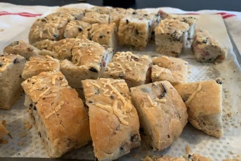 Cliquez pour zoomer ! Fougasse olives et lardons Thermomix par adsebsau