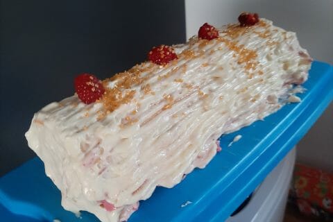 Cliquez pour zoomer ! Bûche de Noël framboises et chocolat blanc Thermomix par vanessa_b
