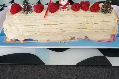 Cliquez pour zoomer ! Bûche de Noël framboises et chocolat blanc Thermomix par melanie82