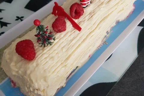 Cliquez pour zoomer ! Bûche de Noël framboises et chocolat blanc Thermomix par melanie82