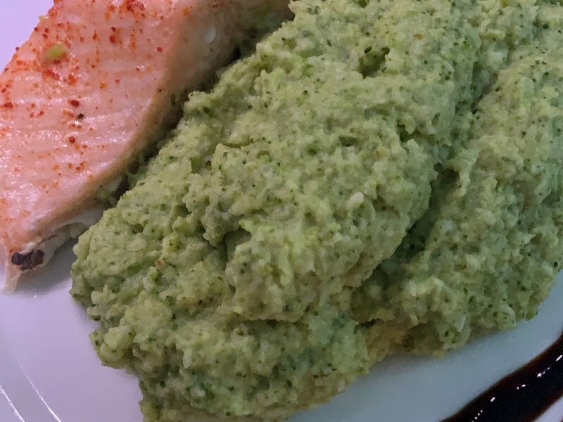 Cliquez pour zoomer ! Saumon sur purée de brocolis Thermomix par dreamlovelive76