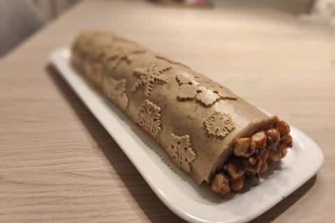 Cliquez pour zoomer ! Bûche pralinée aux éclats de noisettes caramélisés Thermomix par soso26
