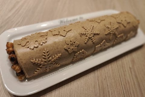Cliquez pour zoomer ! Bûche pralinée aux éclats de noisettes caramélisés Thermomix par soso26