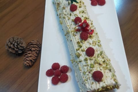 Cliquez pour zoomer ! Bûche de Noël framboises et chocolat blanc Thermomix par Titima el alaoui