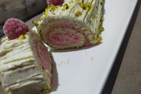 Cliquez pour zoomer ! Bûche de Noël framboises et chocolat blanc Thermomix par Titima el alaoui