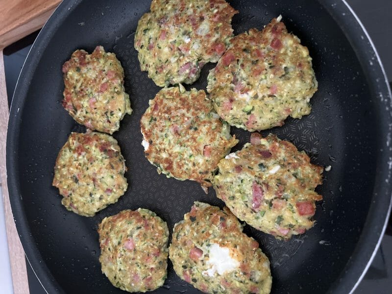 Cliquez pour zoomer ! Galettes de courgettes grecques Thermomix par charlotte_37