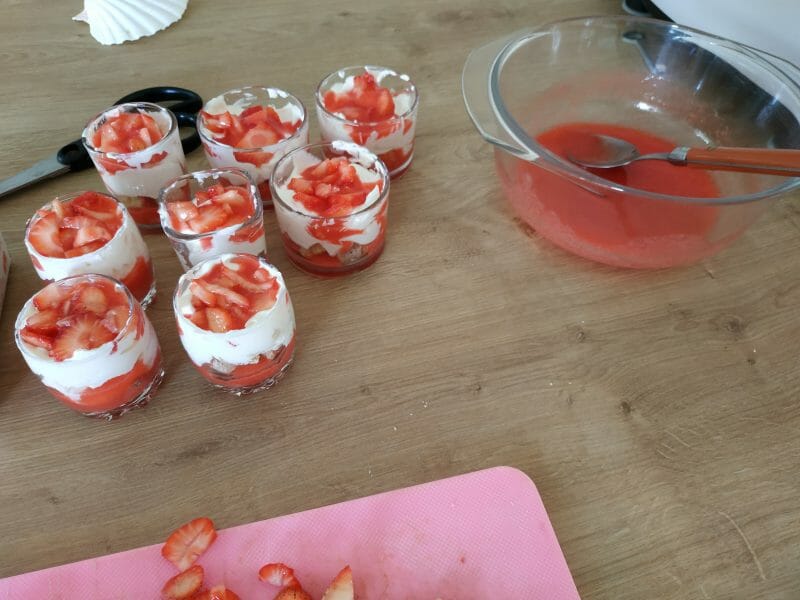 Cliquez pour zoomer ! Tiramisu aux fraises en verrines Thermomix par pauline_49170