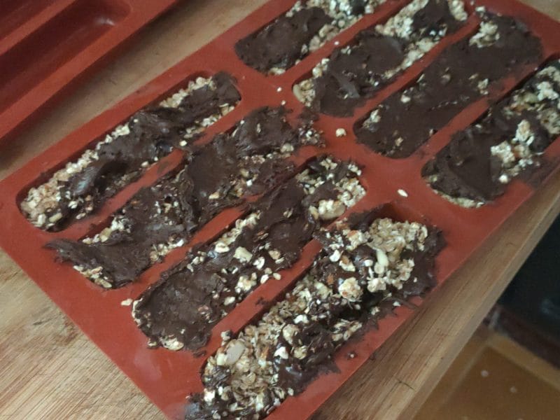 Cliquez pour zoomer ! Barres de céréales à l’avoine, noisettes, banane et chocolat Thermomix par marydune