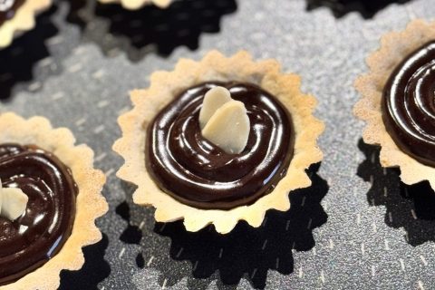 Cliquez pour zoomer ! Tartelettes chocolat et caramel beurre salé Thermomix par houda_5
