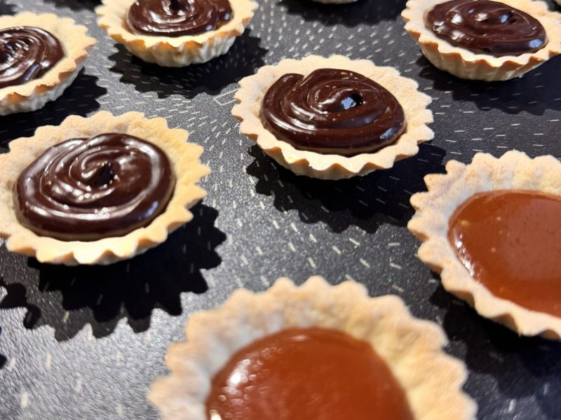 Cliquez pour zoomer ! Tartelettes chocolat et caramel beurre salé Thermomix par houda_5