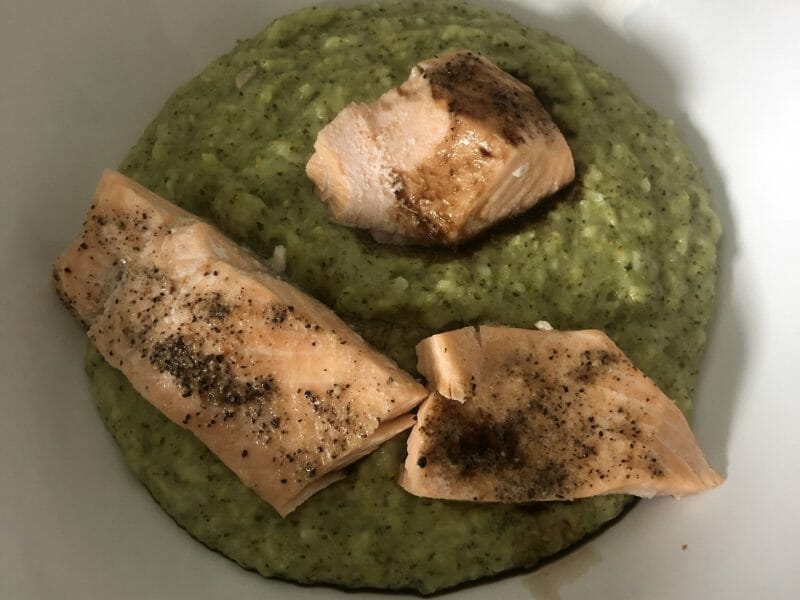 Cliquez pour zoomer ! Saumon sur purée de brocolis Thermomix par MR