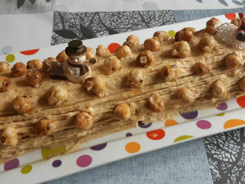 Cliquez pour zoomer ! Bûche pralinée aux éclats de noisettes caramélisés Thermomix par lolo_6