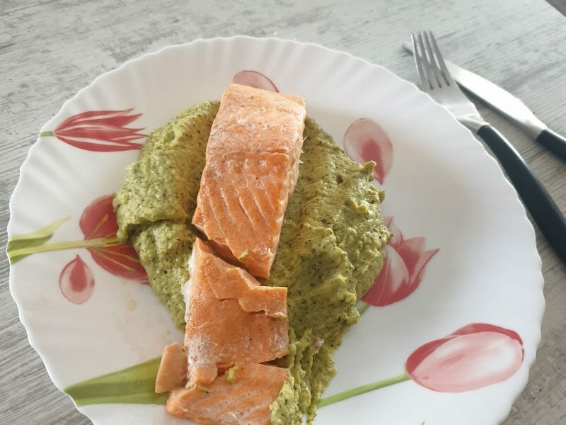 Cliquez pour zoomer ! Saumon sur purée de brocolis Thermomix par elodie_81