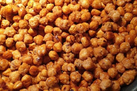 Cliquez pour zoomer ! Bûche pralinée aux éclats de noisettes caramélisés Thermomix par celine_101