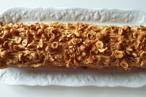 Cliquez pour zoomer ! Bûche pralinée aux éclats de noisettes caramélisés Thermomix par celine_101