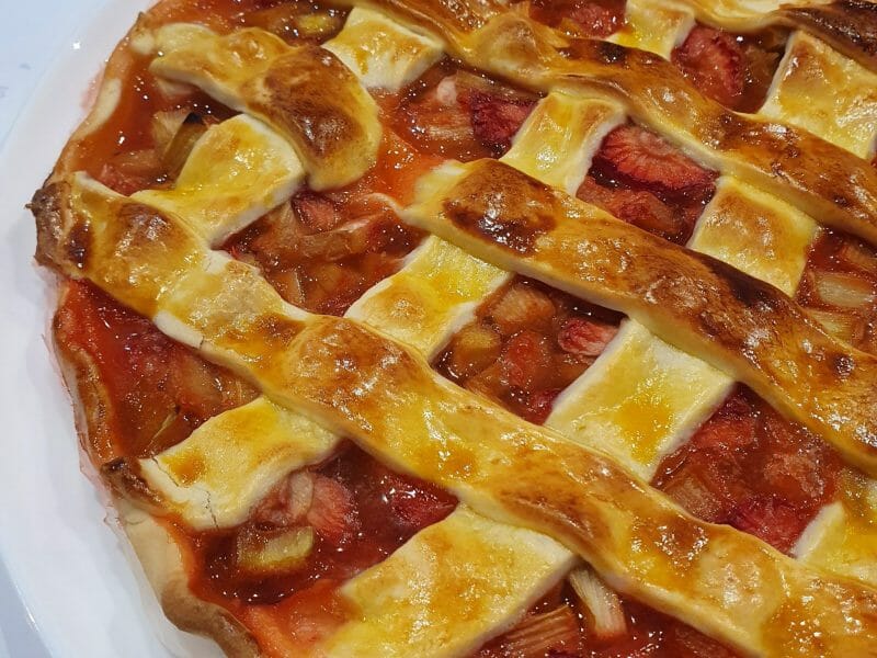 Cliquez pour zoomer ! Tarte aux fraises et à la rhubarbe Thermomix par chlo_m18