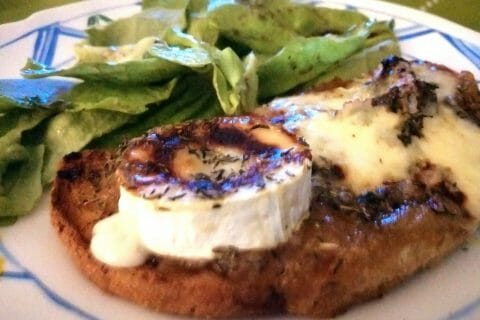 Cliquez pour zoomer ! Tartines échalotes et poires au chèvre Thermomix par tartinepouki