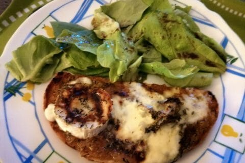 Cliquez pour zoomer ! Tartines échalotes et poires au chèvre Thermomix par tartinepouki