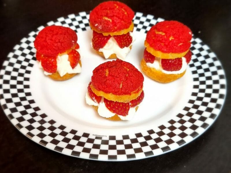 Cliquez pour zoomer ! Choux craquelin fraises chantilly Thermomix par martine_31