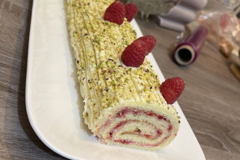Cliquez pour zoomer ! Bûche de Noël framboises et chocolat blanc Thermomix par haadjer