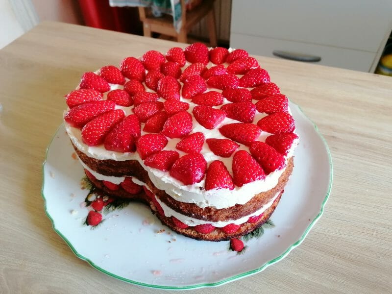 Cliquez pour zoomer ! Fraisier roulé Thermomix par melanie29710