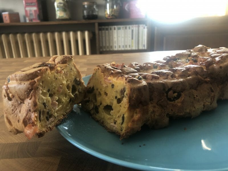 Cliquez pour zoomer ! Cake salé jambon fromage et olives Thermomix par Charlucas83