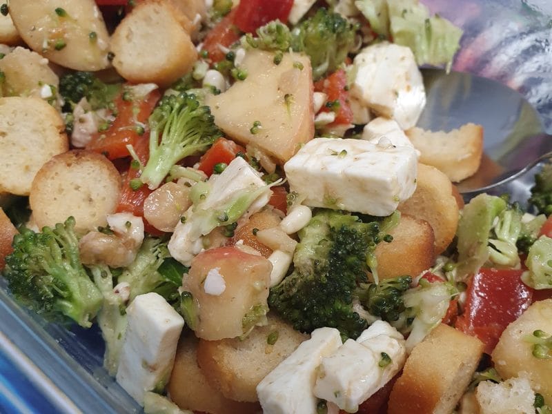 Cliquez pour zoomer ! Salade de brocolis Thermomix par Julia8470