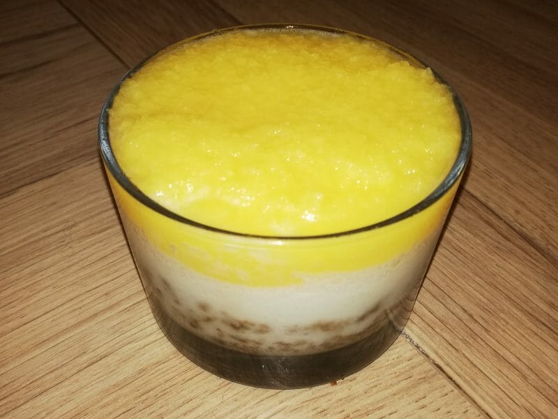 Cliquez pour zoomer ! Panna cotta citron sur sablé spéculoos et miroir de mangue Thermomix par oceane_21