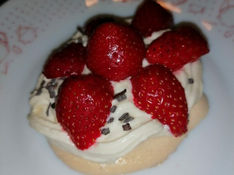 Cliquez pour zoomer ! Mini pavlova aux fraises Thermomix par heloise_1
