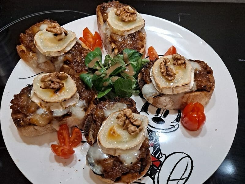 Cliquez pour zoomer ! Tartines échalotes et poires au chèvre Thermomix par Nanie🍫