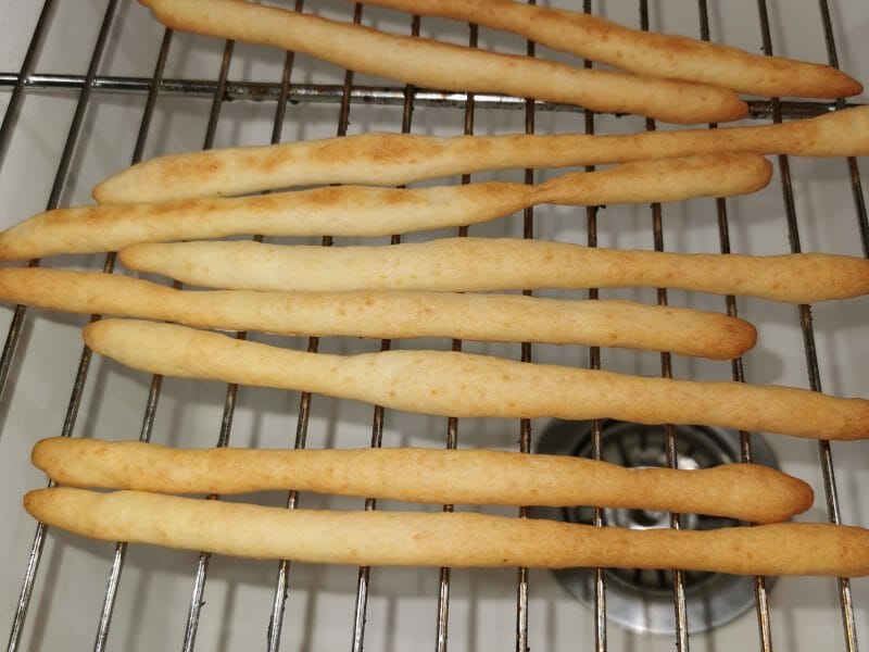 Cliquez pour zoomer ! Gressins parmesan basilic Thermomix par katliv