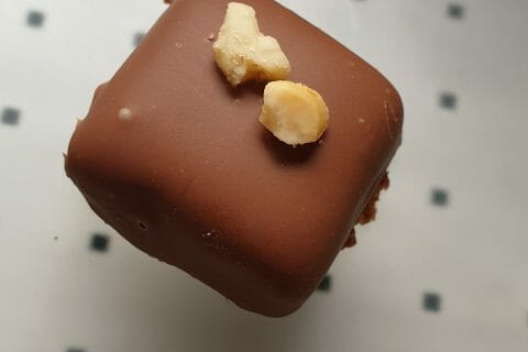 Cliquez pour zoomer ! Caramels aux cacahuètes enrobés de chocolat Thermomix par maud_250