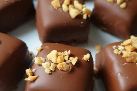 Cliquez pour zoomer ! Caramels aux cacahuètes enrobés de chocolat Thermomix par maud_250