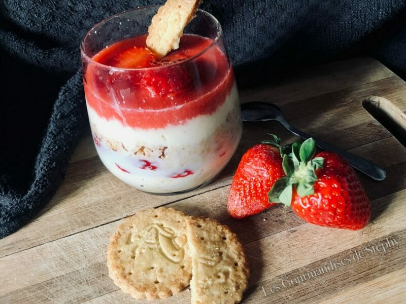 Cliquez pour zoomer ! Tiramisu aux fraises en verrines Thermomix par stephynorie