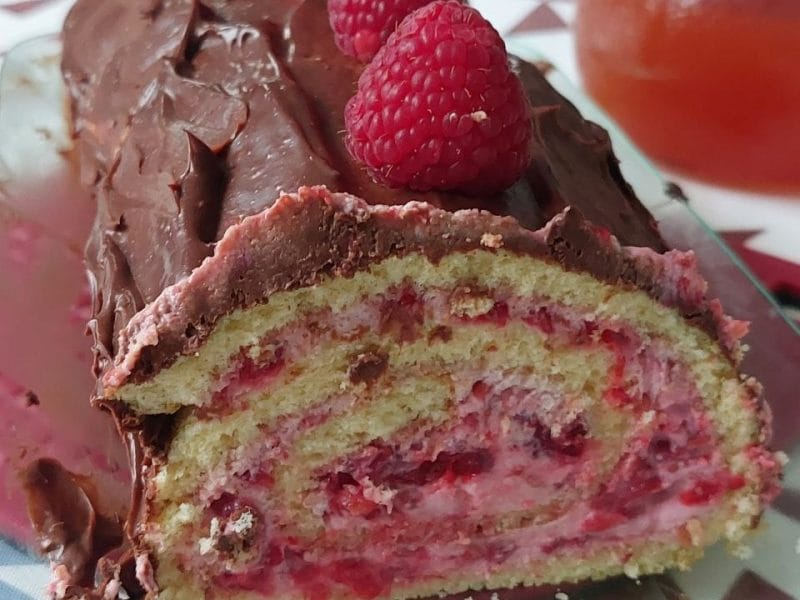 Cliquez pour zoomer ! Bûche de Noël framboises et chocolat blanc Thermomix par yck