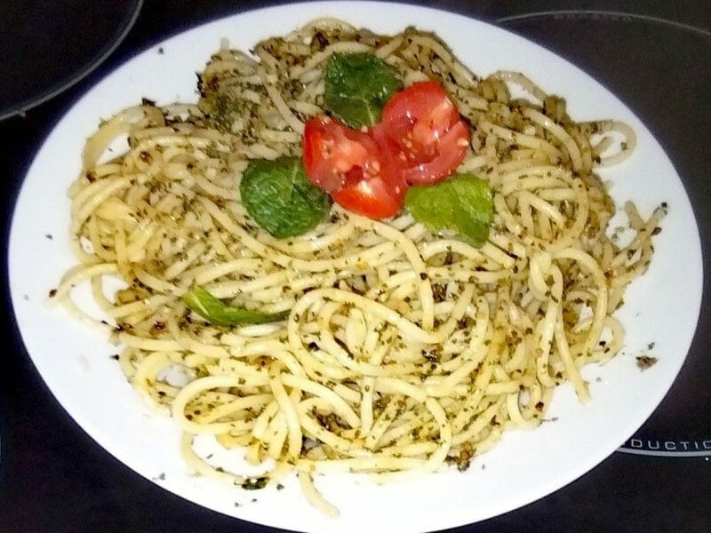 Cliquez pour zoomer ! Spaghettis au pesto de menthe fraîche Thermomix par SandrineT