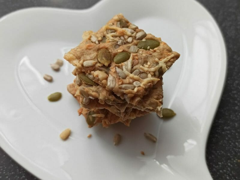 Cliquez pour zoomer ! Crackers salés à l’emmental et aux graines Thermomix par muriel69110