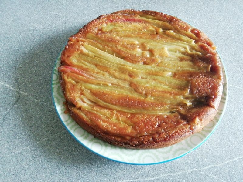 Cliquez pour zoomer ! Gâteau renversé à la rhubarbe et caramel au beurre salé Thermomix par christelle42640