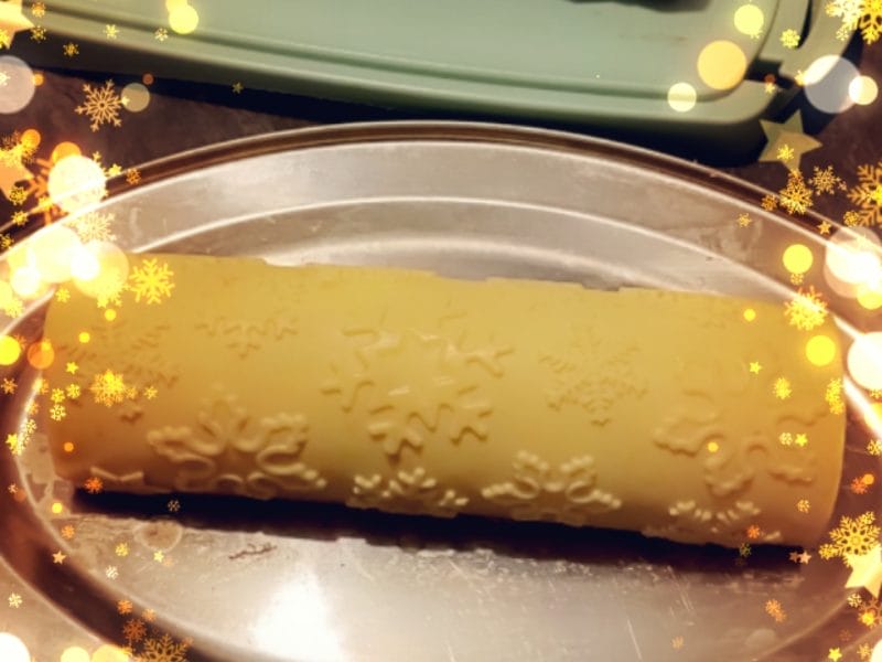 Cliquez pour zoomer ! Bûche de Noël framboises et chocolat blanc Thermomix par caroline_88