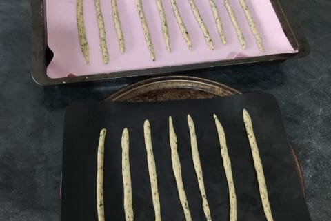 Cliquez pour zoomer ! Gressins parmesan basilic Thermomix par emilie_117