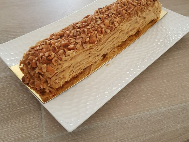 Cliquez pour zoomer ! Bûche pralinée aux éclats de noisettes caramélisés Thermomix par Perrine 07