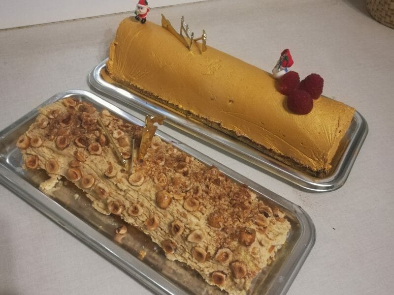 Cliquez pour zoomer ! Bûche pralinée aux éclats de noisettes caramélisés Thermomix par marwa1812