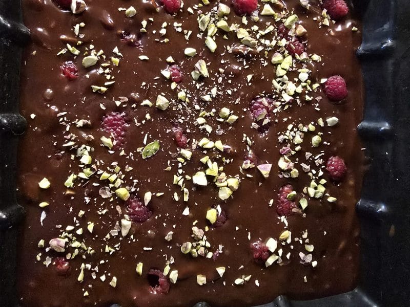 Cliquez pour zoomer ! Brownie framboises, pistaches et pépites de chocolat blanc Thermomix par fouzya
